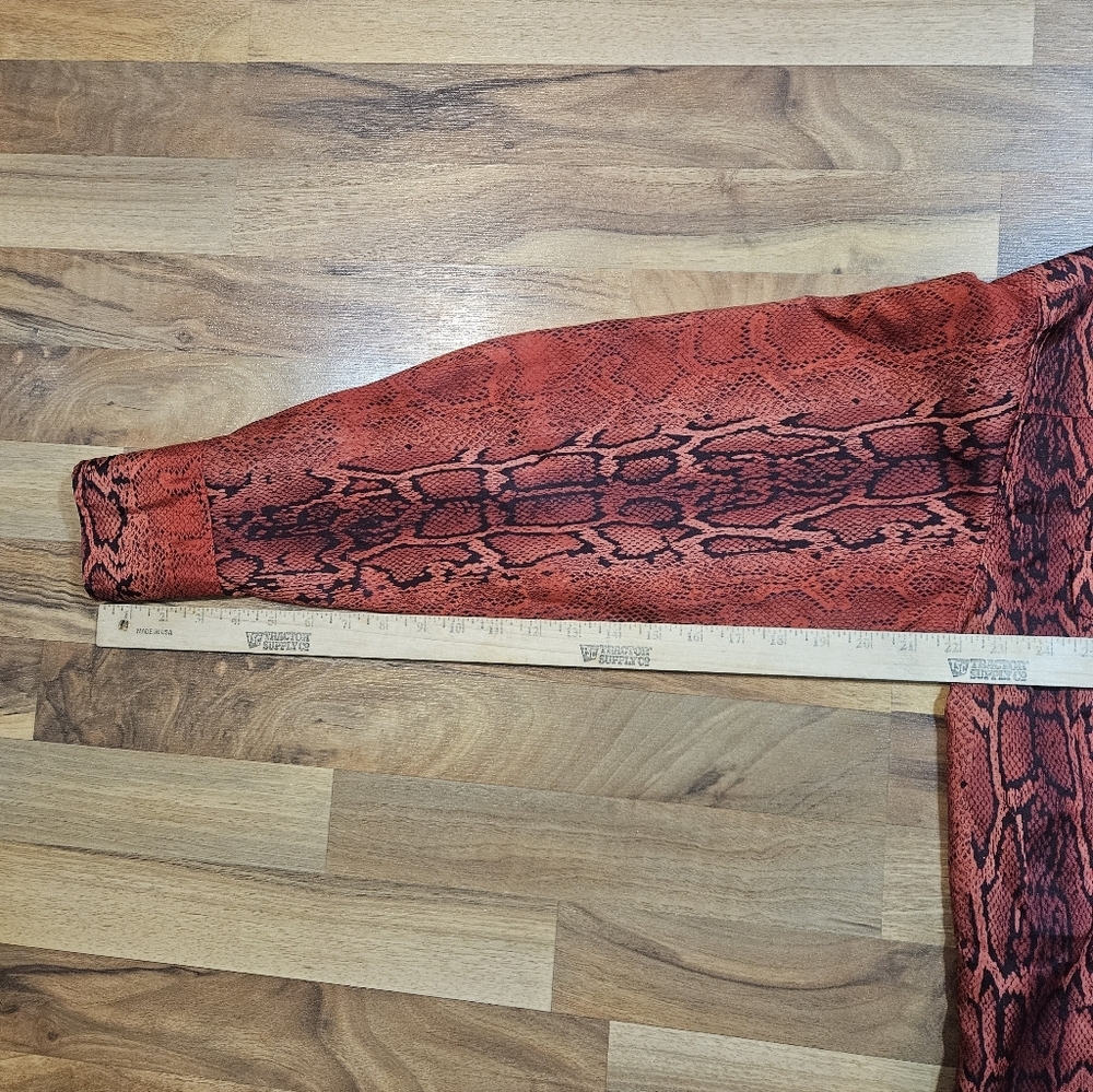 Wrangler Snakeskin Western Shirt Men’s M Red Black Pearl Snap Vintage - Picture 6 of 7
